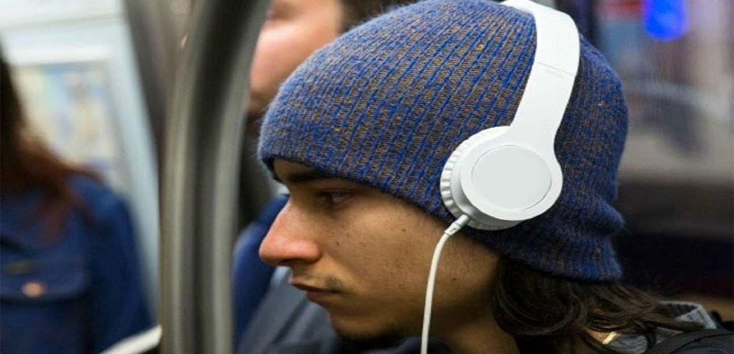 Billion youth risk hearing loss from headphones, venues: study